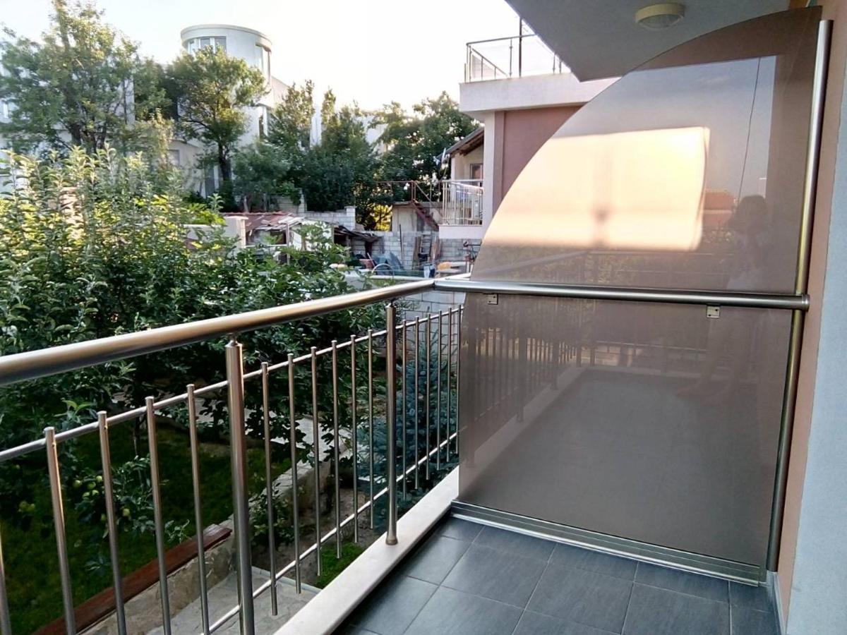 Alfa Guest Rooms With Parking Varna Exterior foto