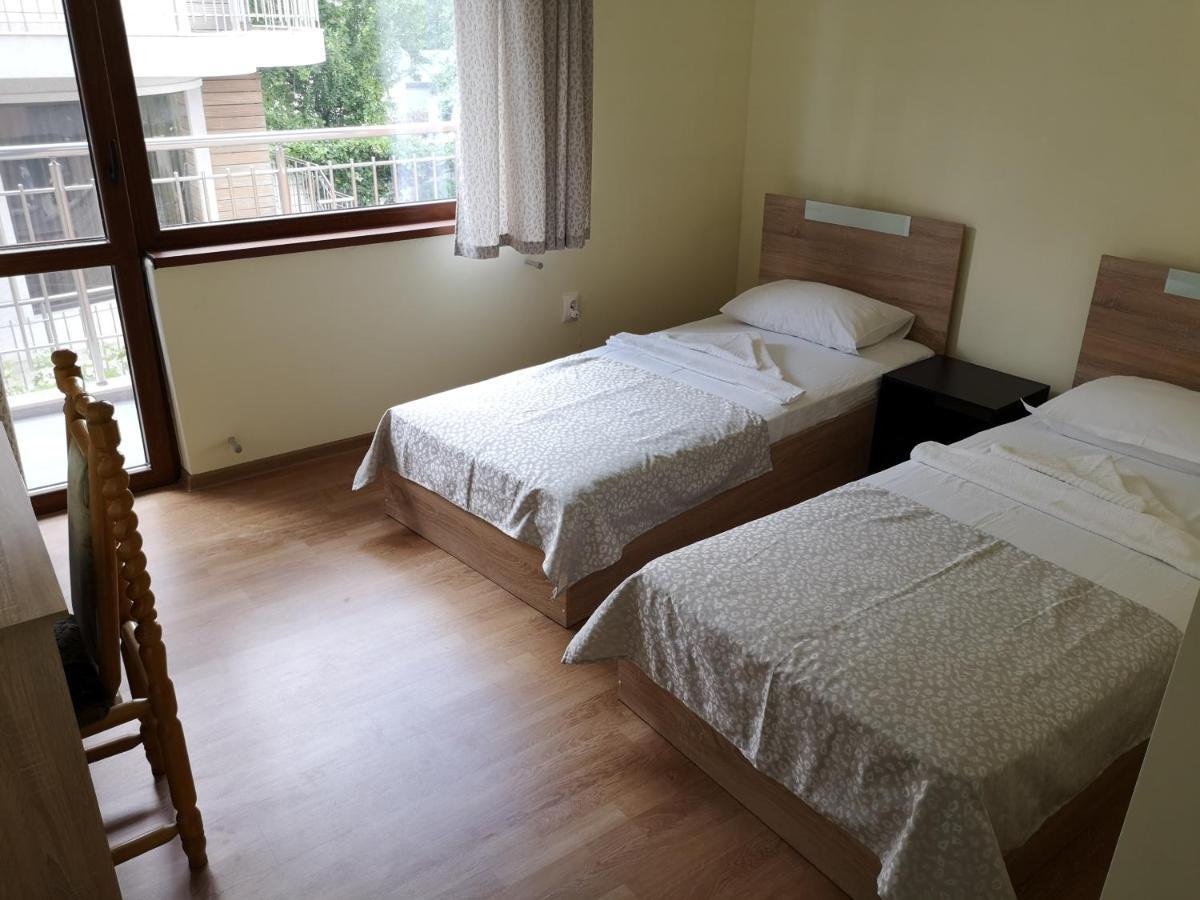 Alfa Guest Rooms With Parking Varna Exterior foto