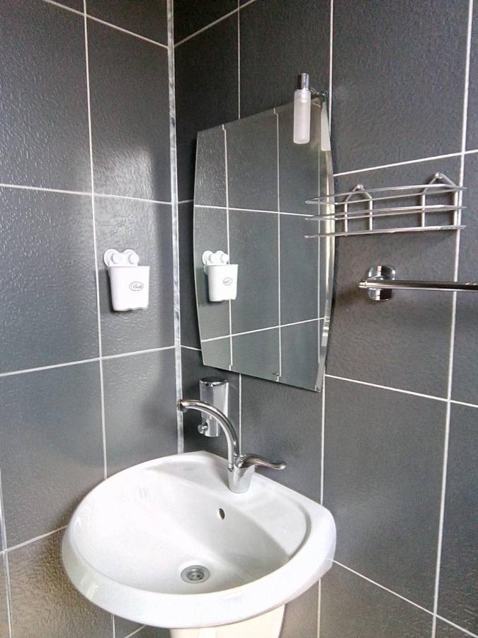 Alfa Guest Rooms With Parking Varna Exterior foto