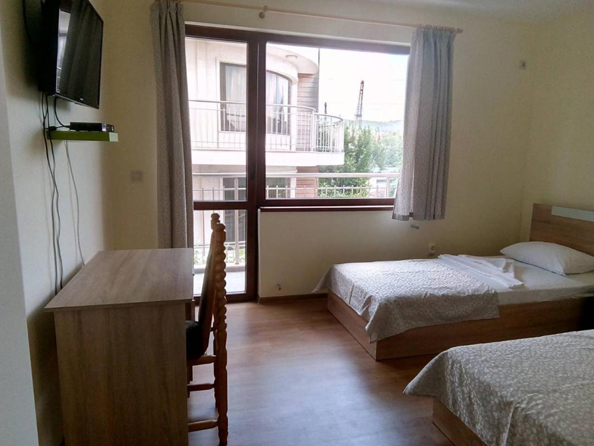 Alfa Guest Rooms With Parking Varna Exterior foto