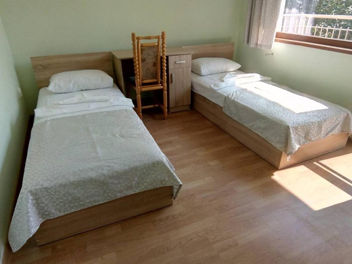 Alfa Guest Rooms With Parking Varna Exterior foto